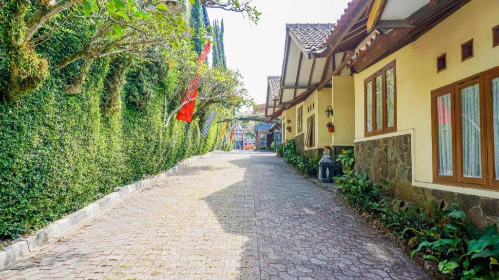 Oyo 1488 Hotel Cemara Asri Lembang Zewnętrze zdjęcie