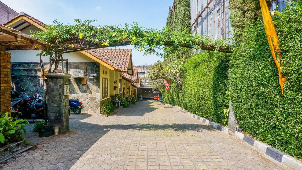 Oyo 1488 Hotel Cemara Asri Lembang Zewnętrze zdjęcie